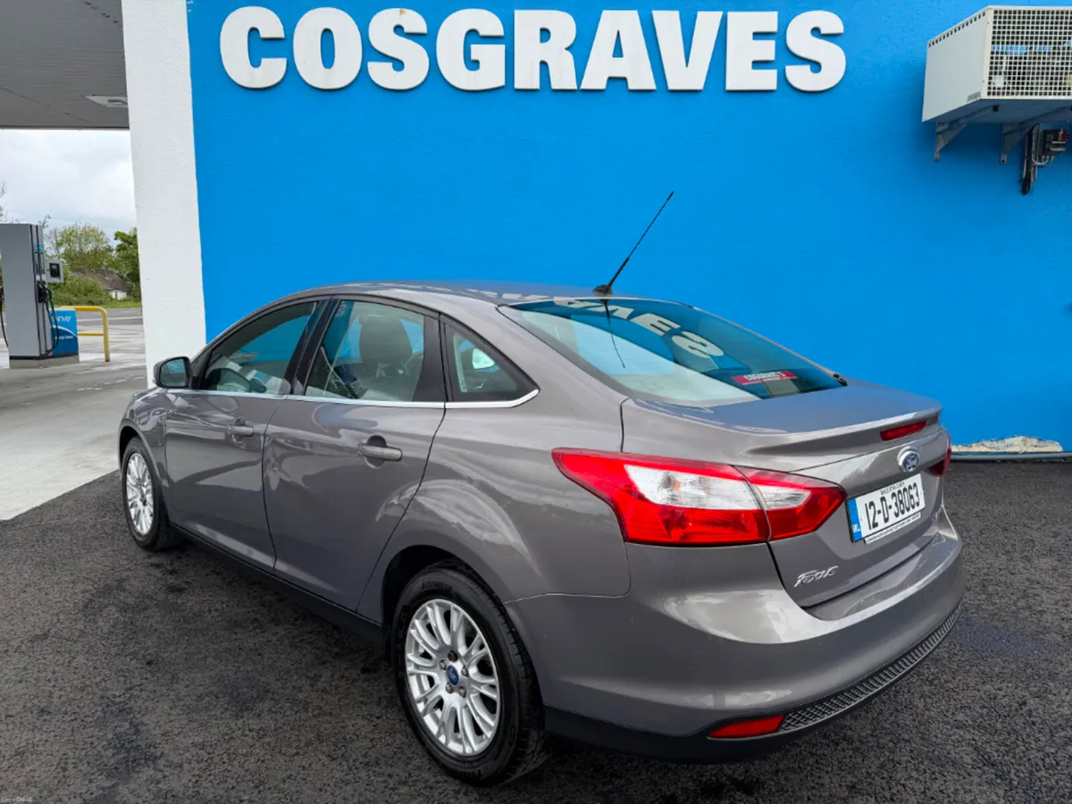 Ford Focus 1.6tdc 115PS Titanium 4DR * BLUETOOTH / - Image 3
