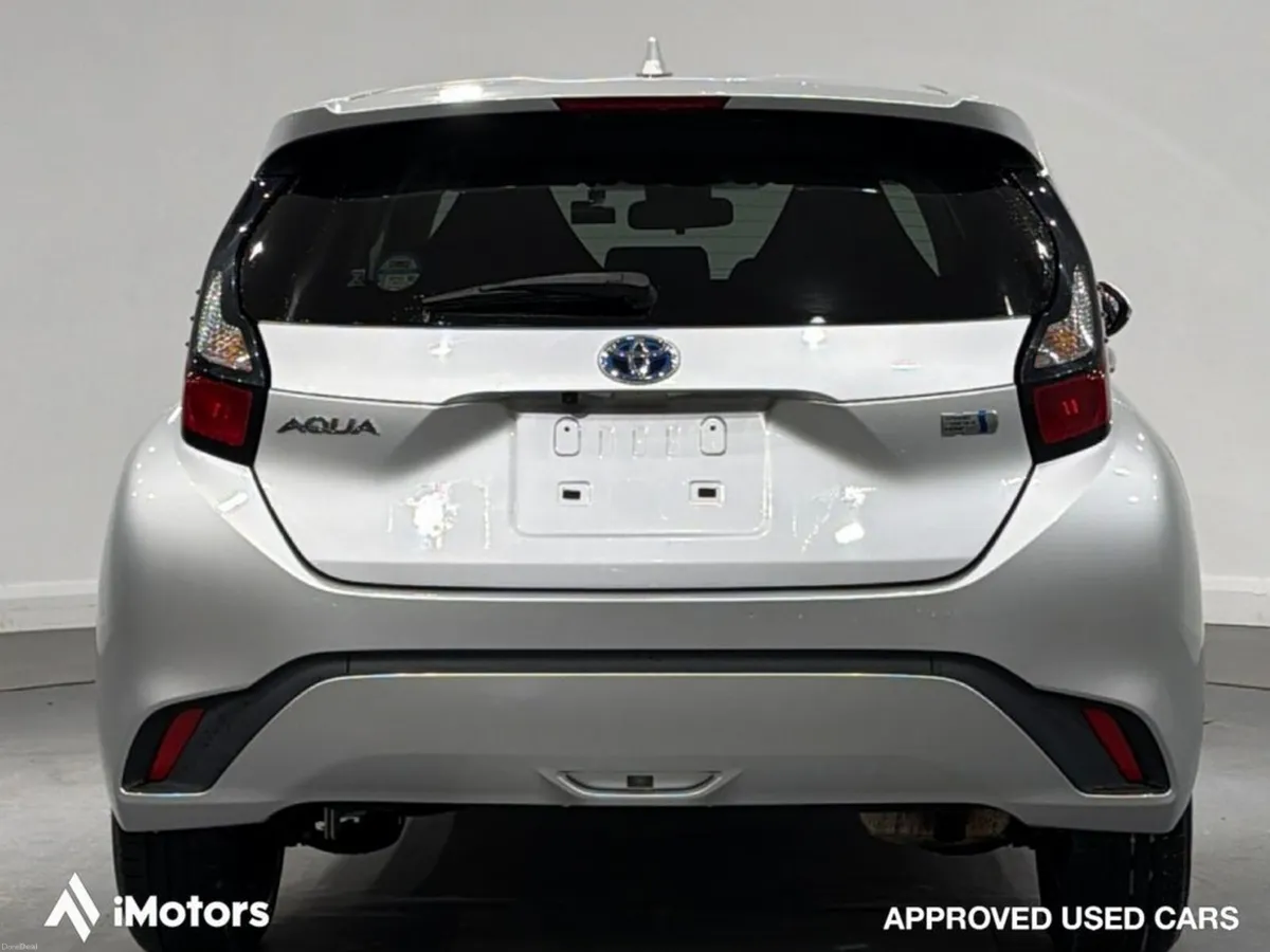 Toyota Aqua AUTOMATIC HYBRID - Image 4