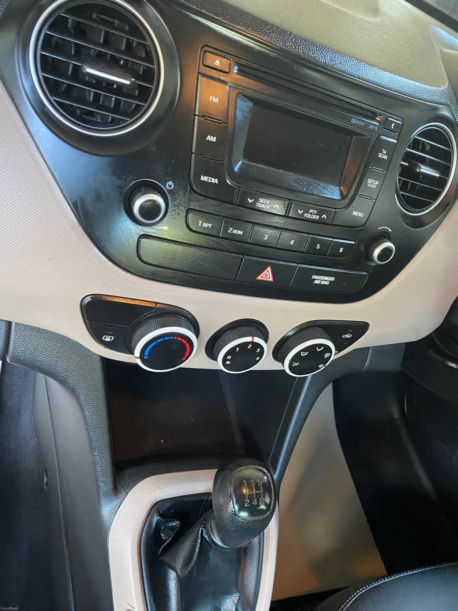 HYUNDAI i10 SPORT 🏏 AS NEW LOW KMS NCT.-TAX MINT - Image 4