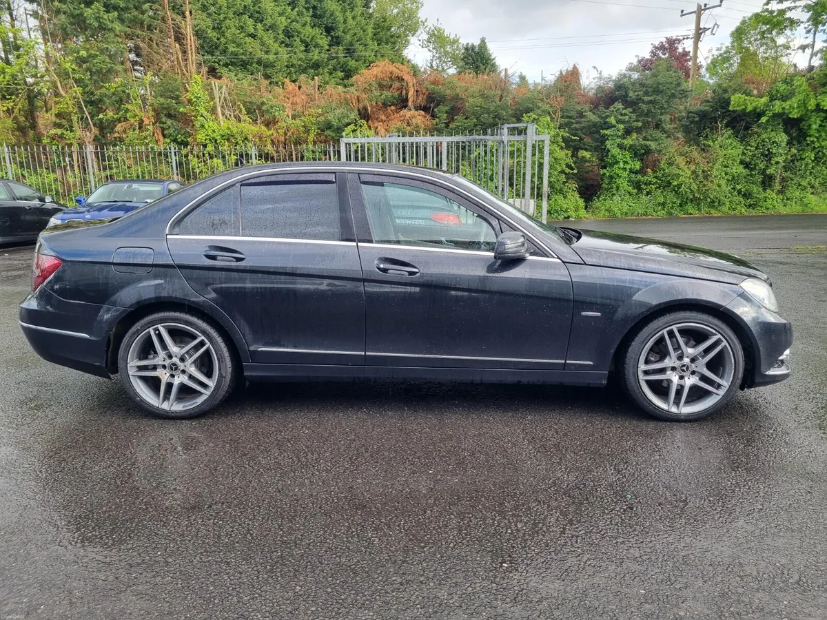 Mercedes-Benz C-Class 2011 - Image 2