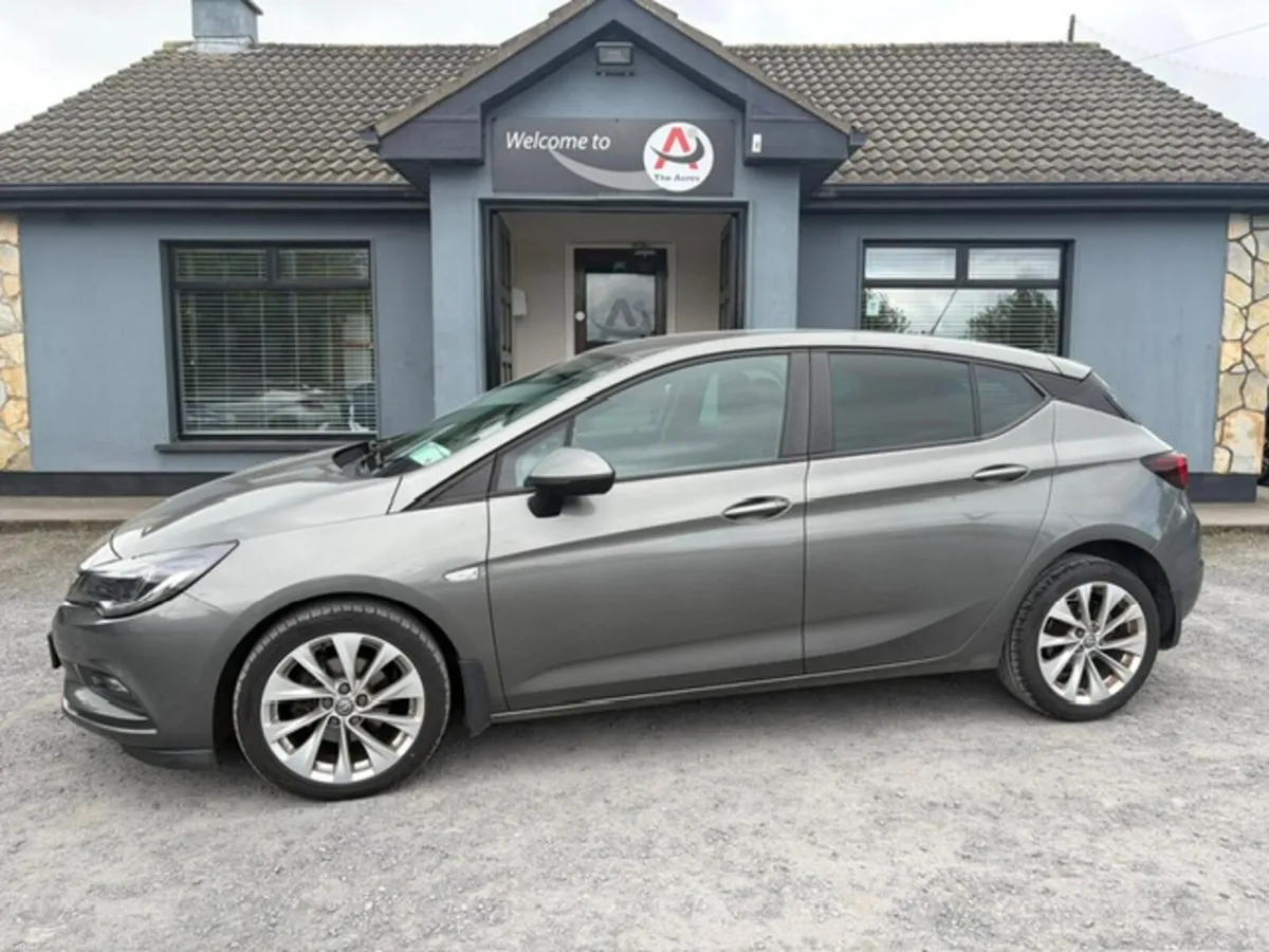 Opel Astra 2019 - Image 1