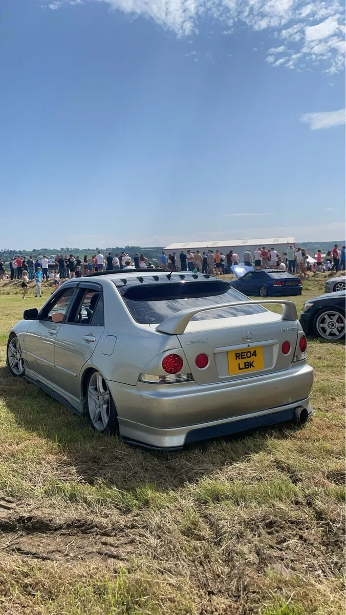 2004 Lexus IS200 - Image 4