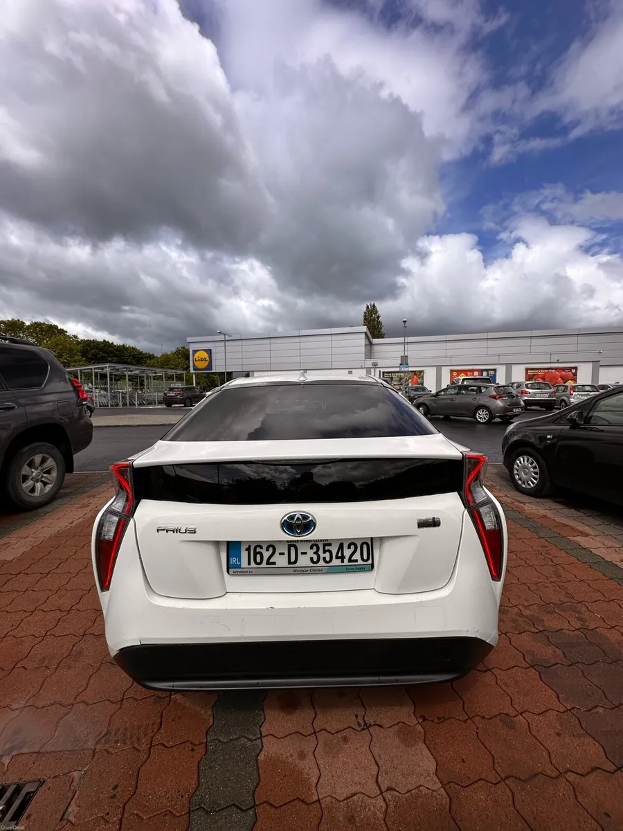 Toyota Prius - Image 4