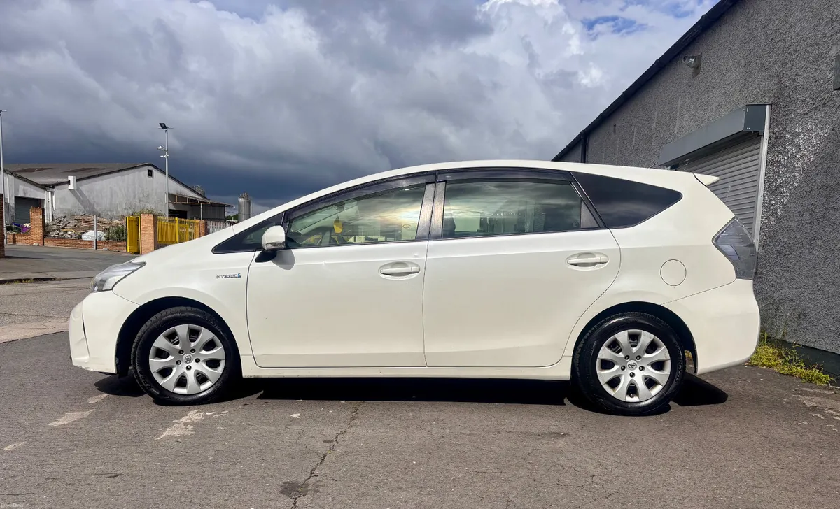 2017 Toyota Prius *FRESH NCT 2028* - Image 4