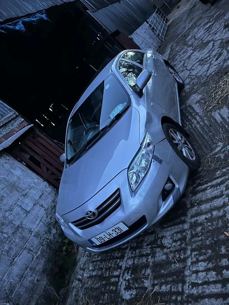 Toyota Corolla - Image 2
