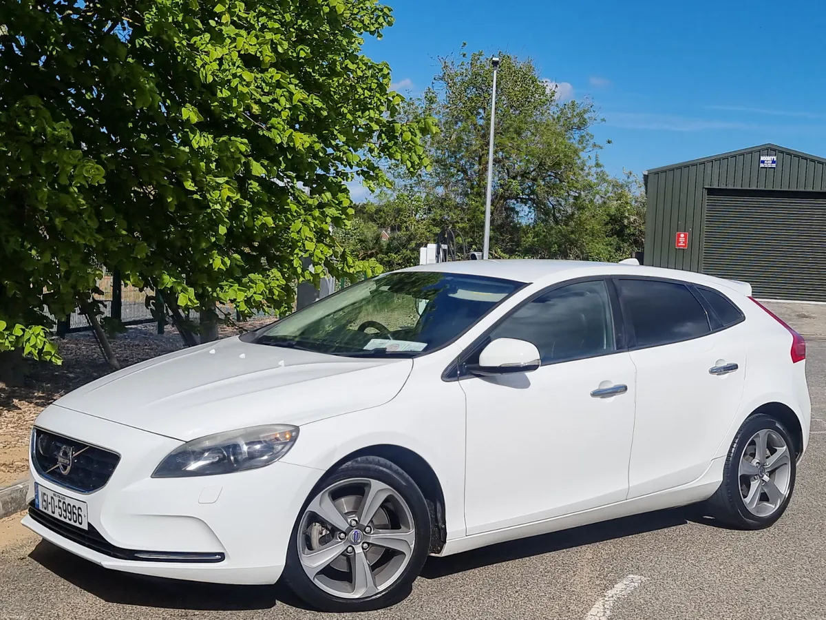 Volvo V40 2015 automatic nct&tax €8990 - Image 1