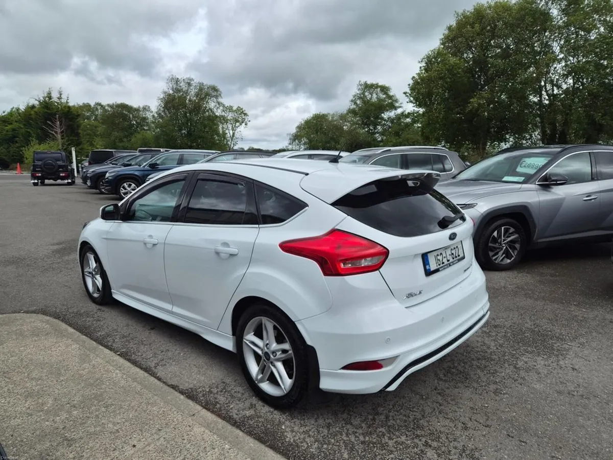 Ford Focus Zetec-s 2.0 150PS 4DR - Image 3