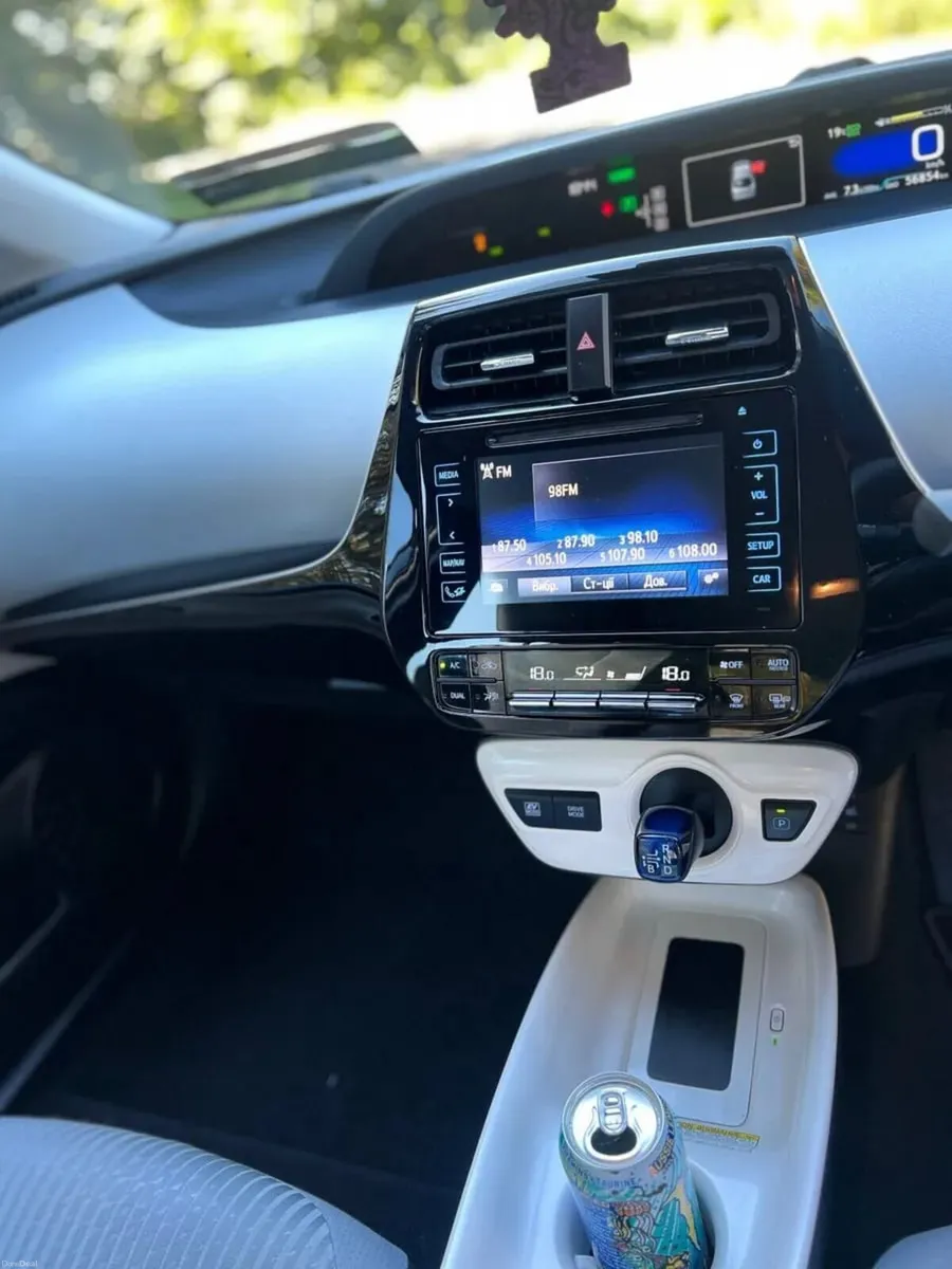 Toyota Prius 2016 very low mileage - Image 2