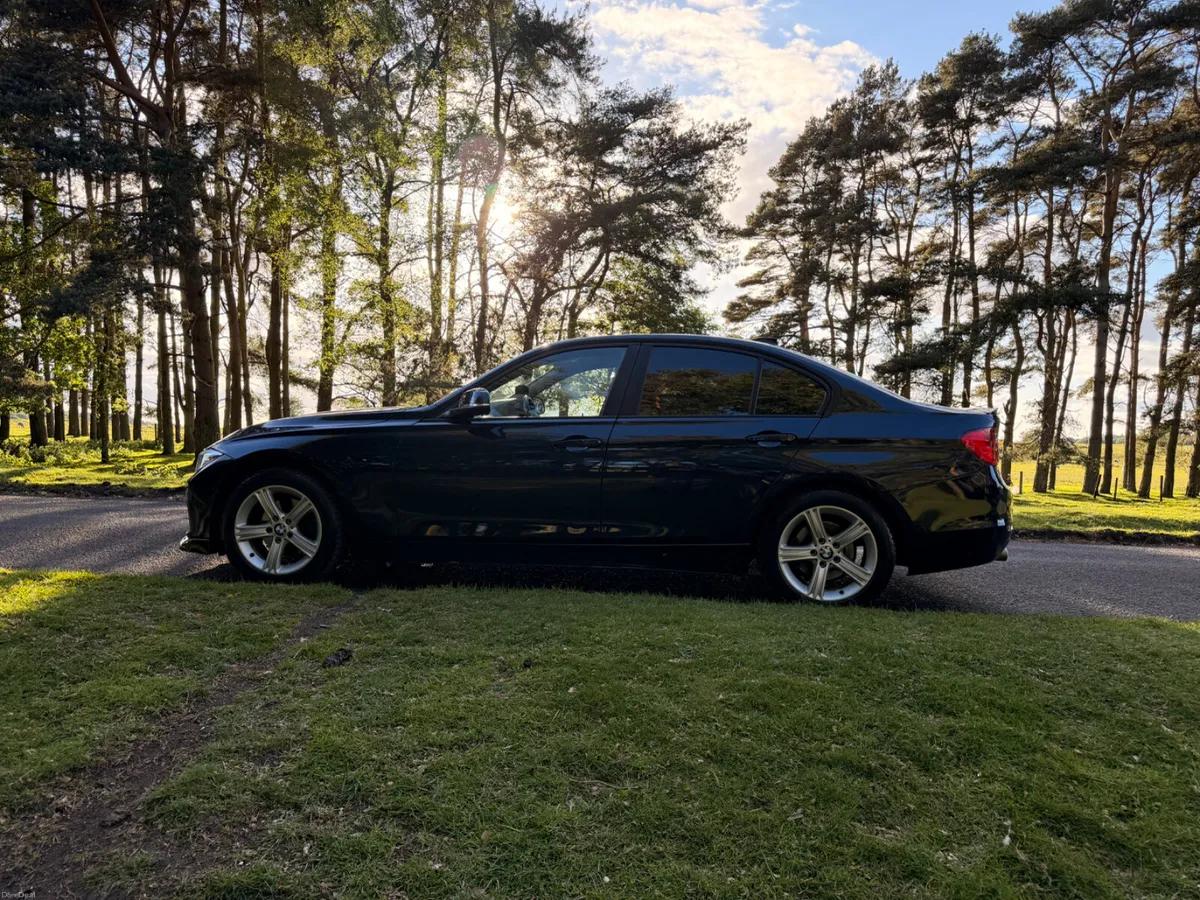 BMW 3-Series 2013 320 Diesel Low KM - Image 4