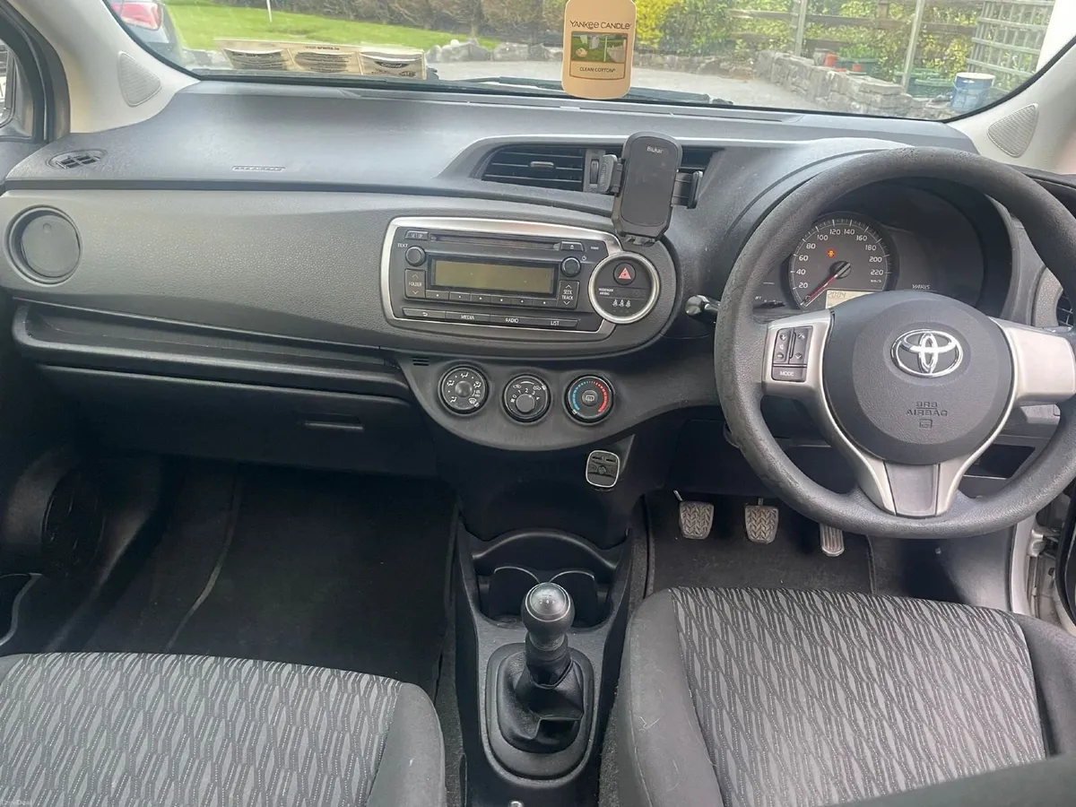 Toyota Yaris 2012 - Image 3