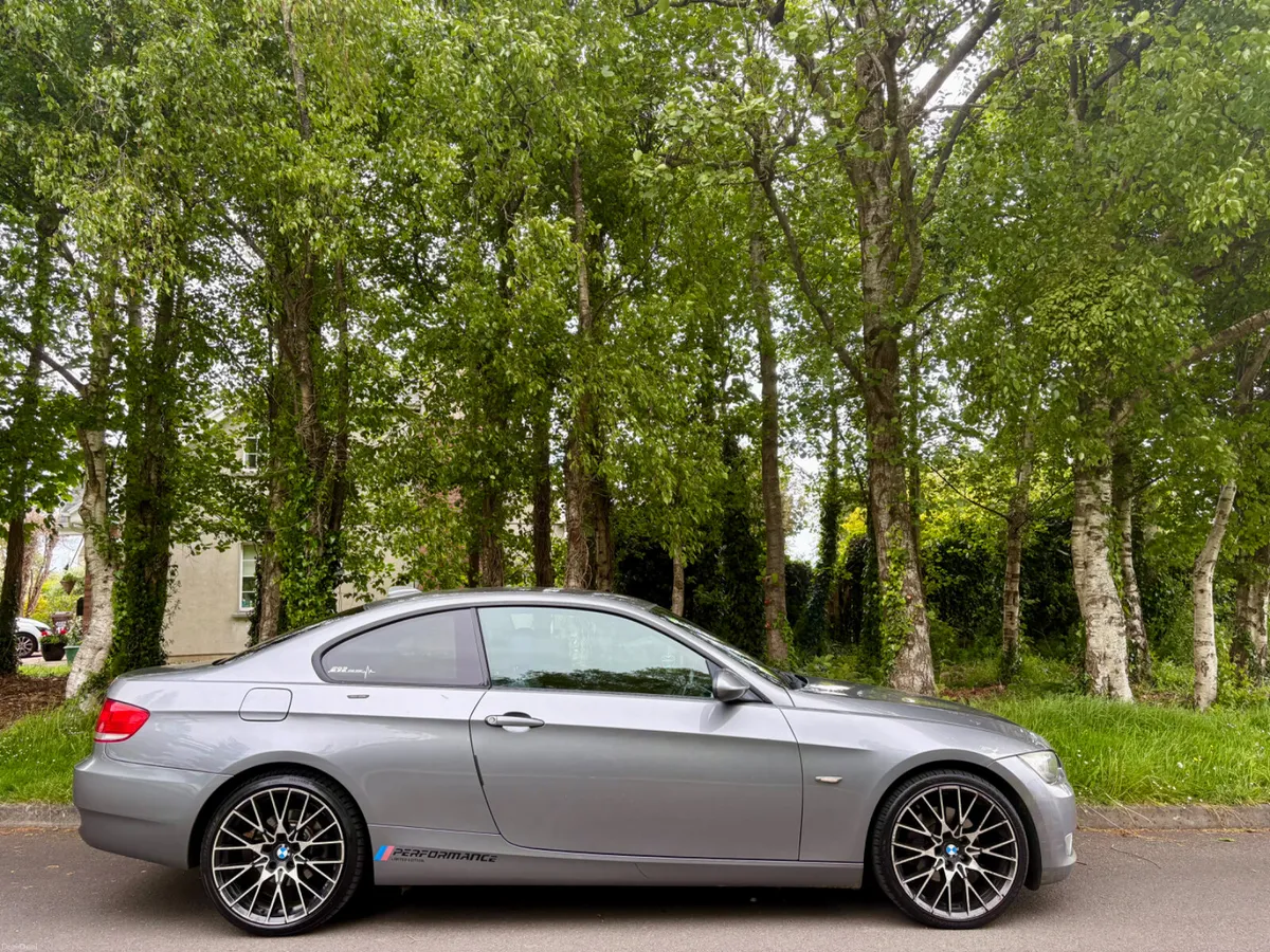 2009 BMW 3-Series 320d coupe low kms - Image 2