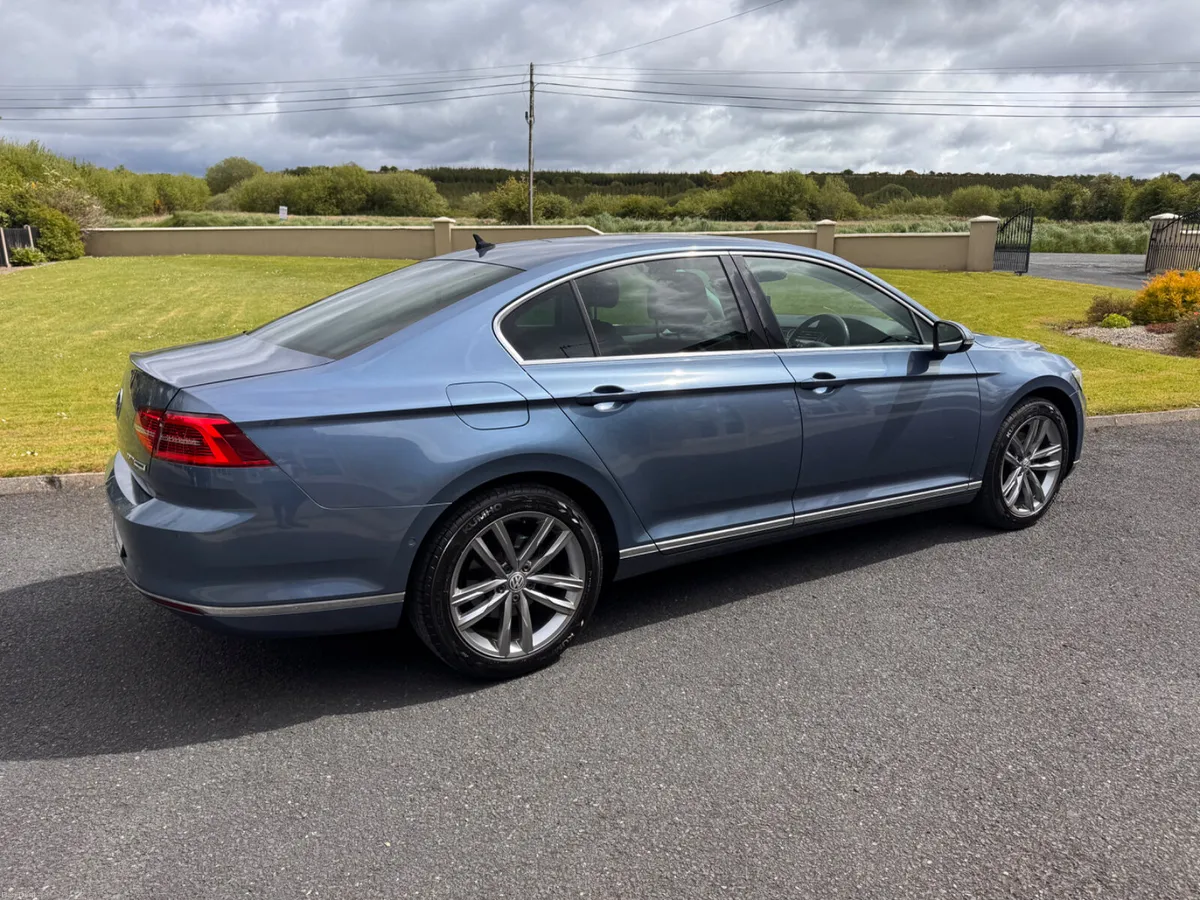 2016 Volkswagen Passat GT BLUEMOTION - Image 2