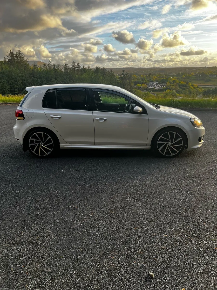 2011 Volkswagen Golf - Image 2