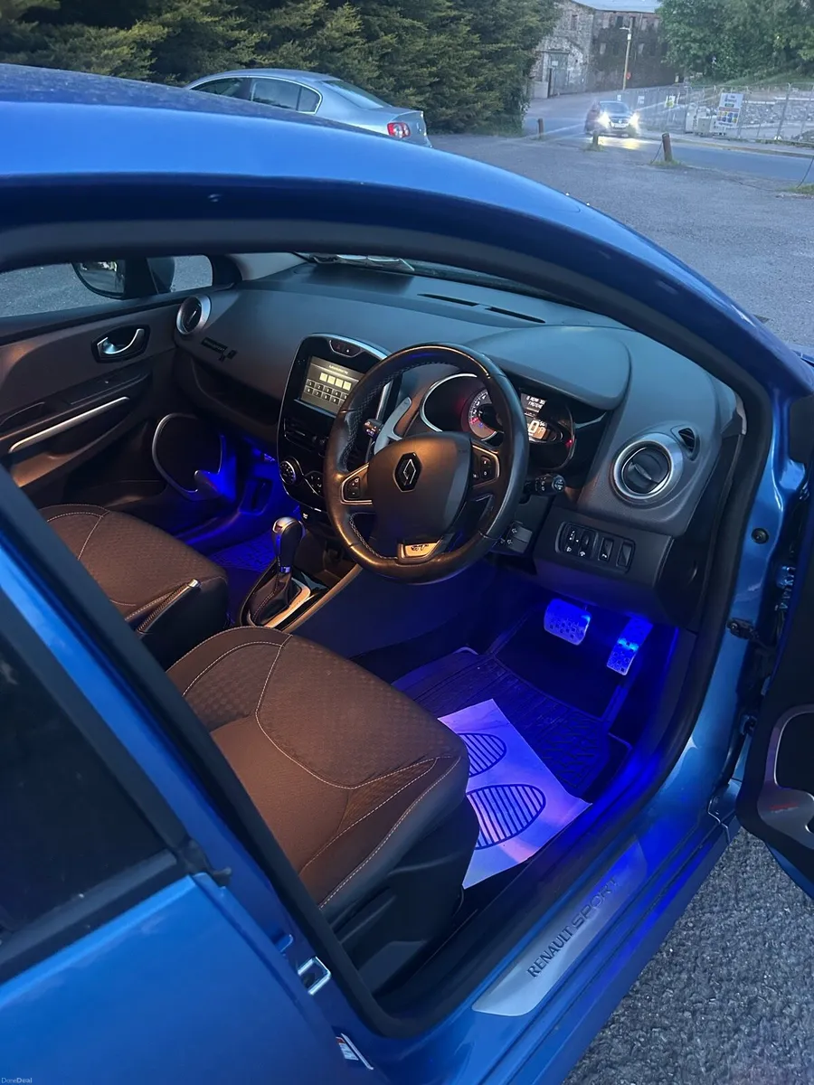 Renault Clio automatic - Image 4