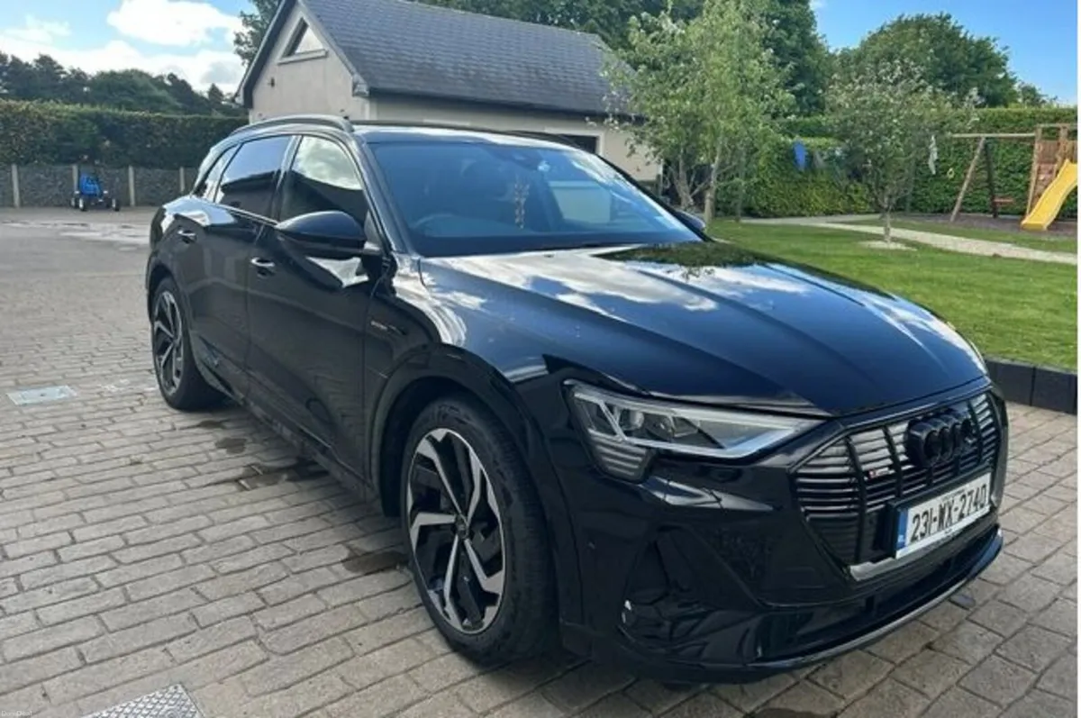 Audi Q8 e-tron 2023 - Image 4