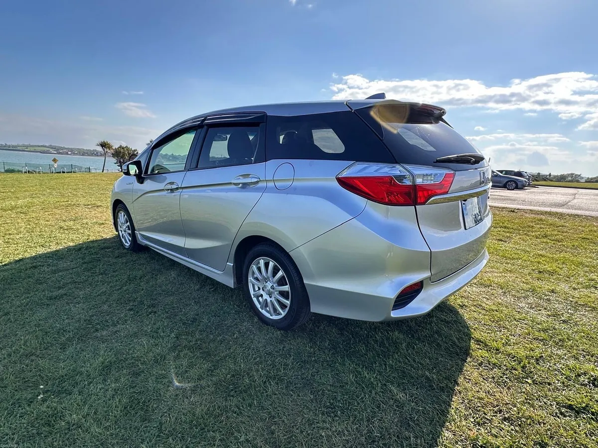 2016 Honda Shuttle Hybrid Auto Estate, Huge Boot - Image 2