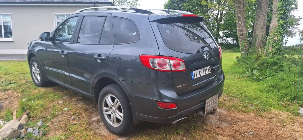 Hyundai Santa Fe 7 seater Jeep 4WD - Image 3