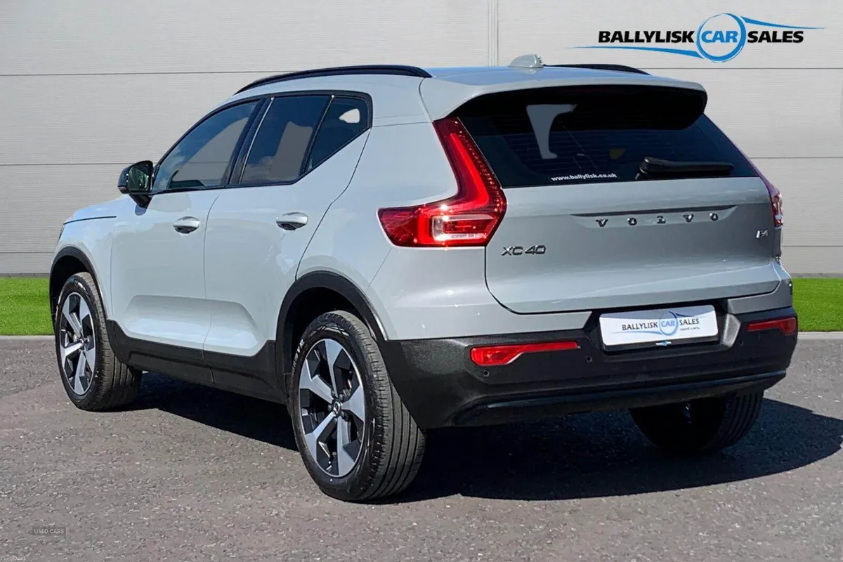Volvo XC40 2.0 B4 197PS Plus Dark Auto in Grey wit - Image 2