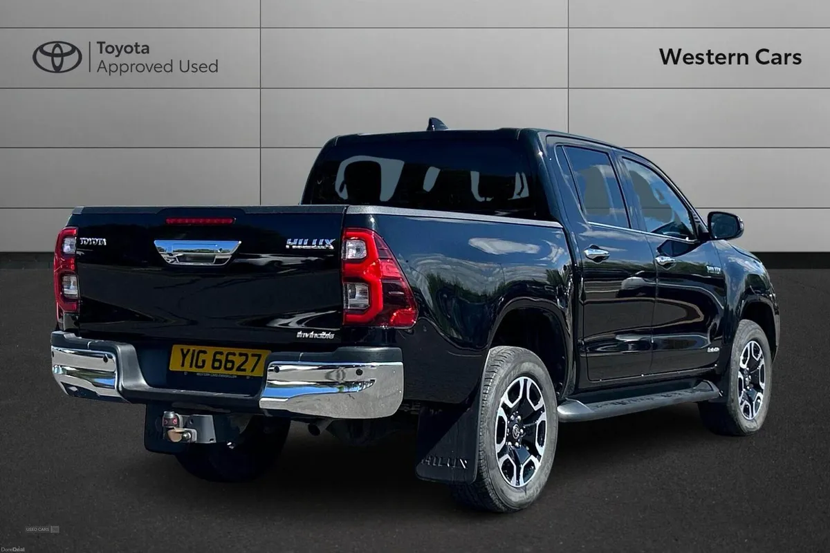Toyota Hilux 2.8 D-4D Invincible 4WD Euro 6 (s/s) - Image 2