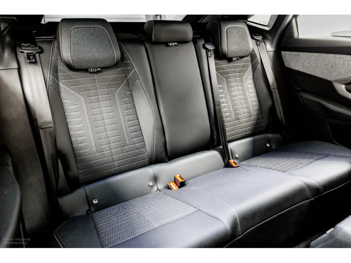 Peugeot 3008 Allure 1.2 Hybrid Auto 145HP - Image 5