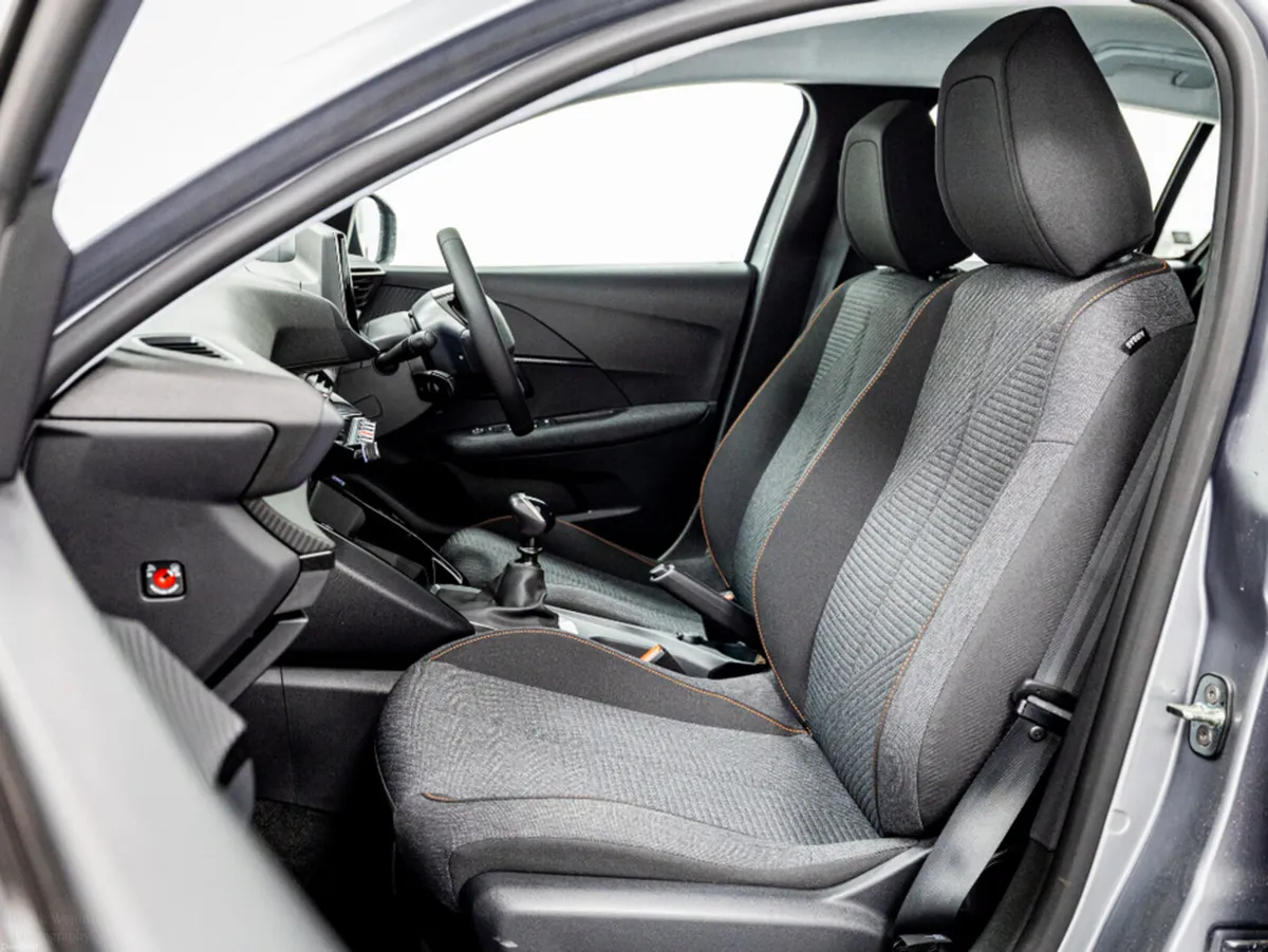 Peugeot 208 Style 1.2 Petrol 100HP - Image 5