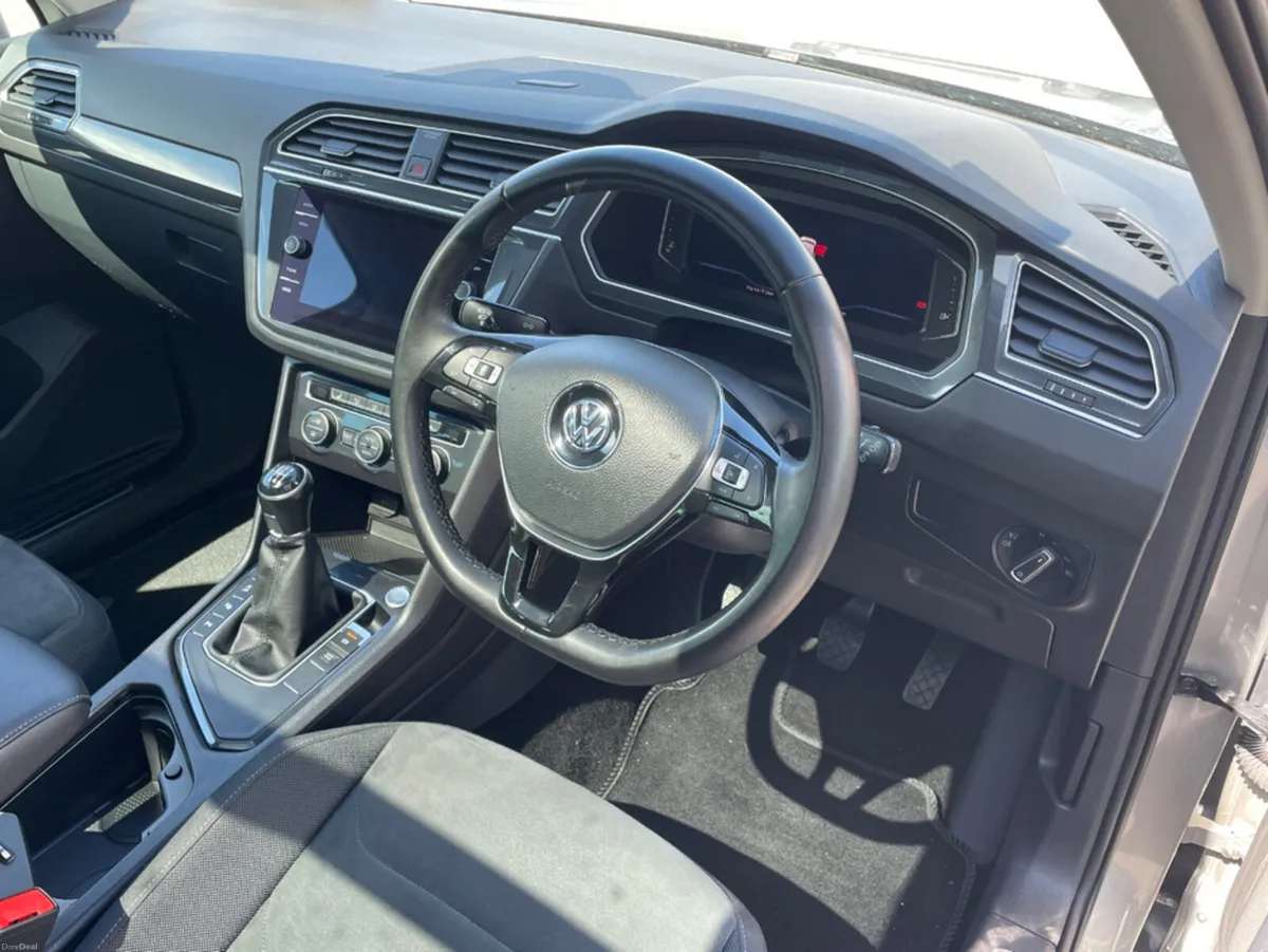 Volkswagen Tiguan R-LINE 2.0 TDI MANUAL 6SPEED FWD - Image 5