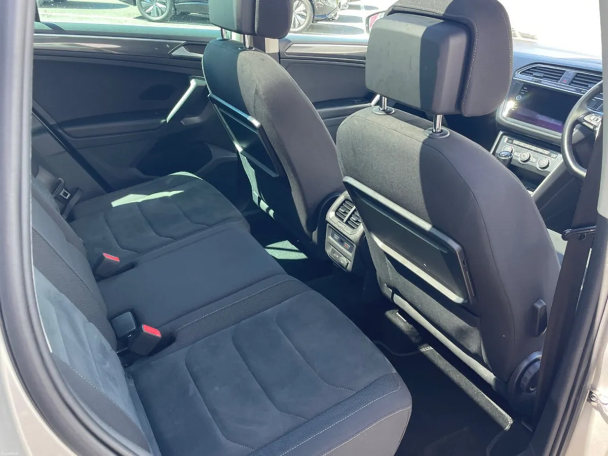 Volkswagen Tiguan R-LINE 2.0 TDI MANUAL 6SPEED FWD - Image 6