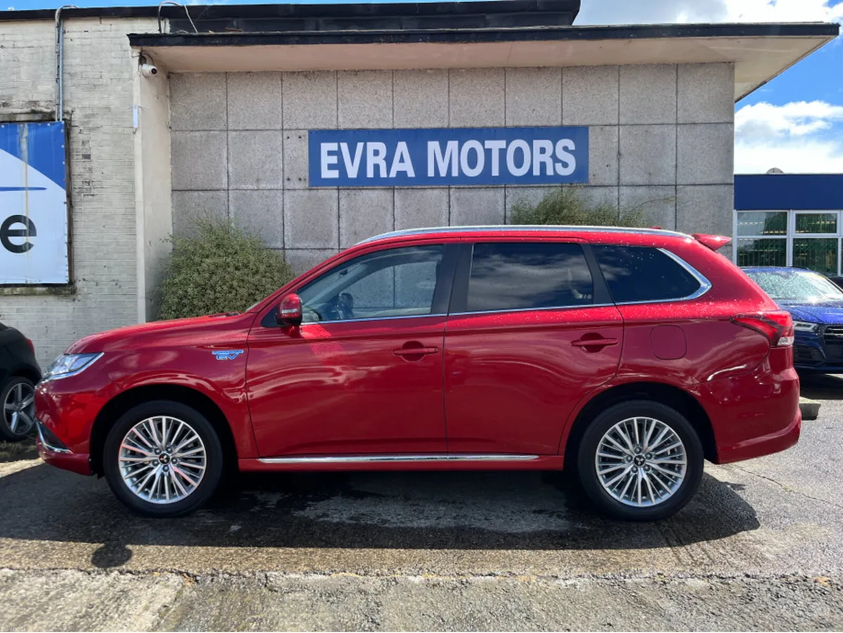 Mitsubishi Outlander JURO 4WD AUTOMATIC PLUG IN HY - Image 6