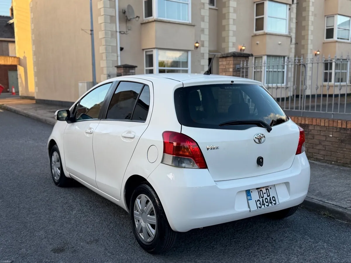 2010 automaic Toyota vitz 1.0 petrol with nct/ tax - Image 4