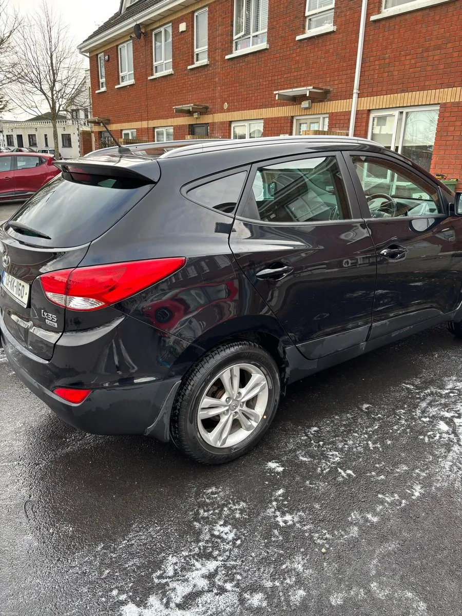 Hyundai ix35 1.7CRDI JUST SERVICED - Image 3