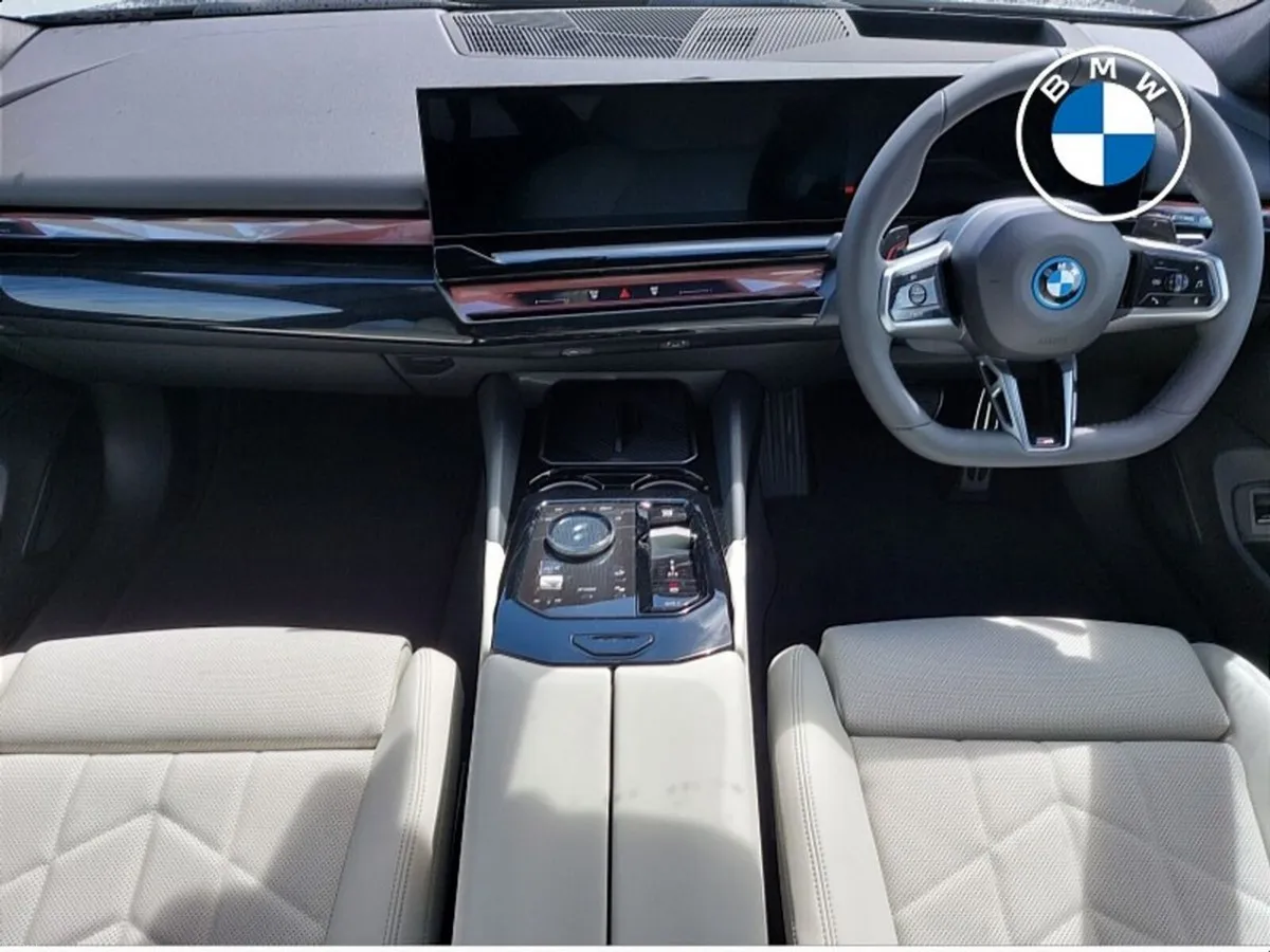 BMW 5-Series 530e M Sport Pro - Image 4