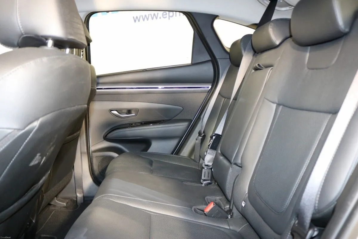 Hyundai Tucson PLUG IN HYBRID EXEC PLUS 4WD 1.6L P - Image 6