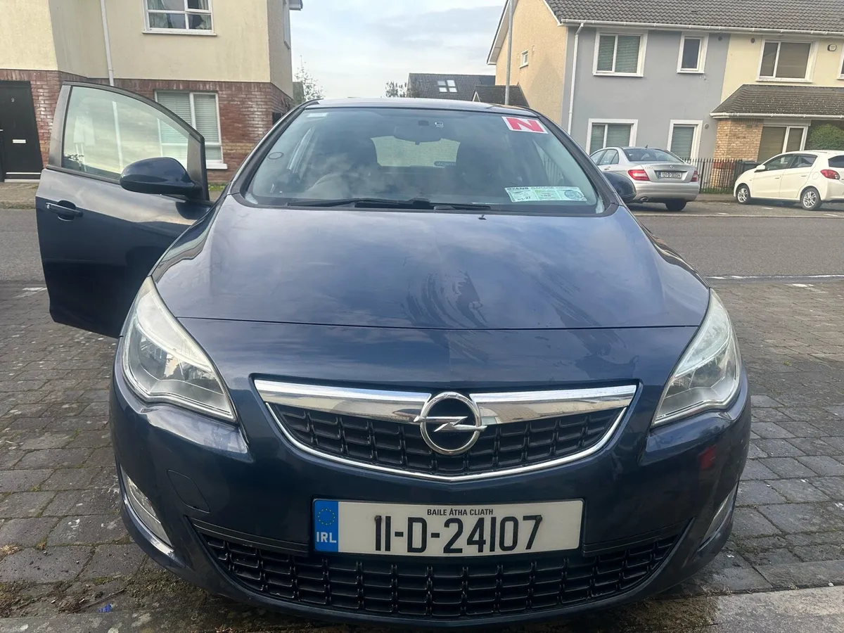 Opel Astra 2011 TOWING REQUIRED -READ DESCRIPTION - Image 1