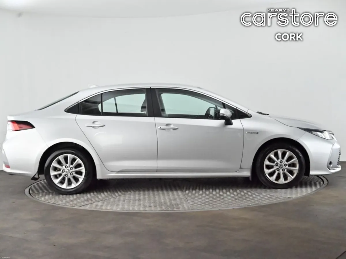 Toyota Corolla 1.8 Hybrid Luna Saloon - Image 3