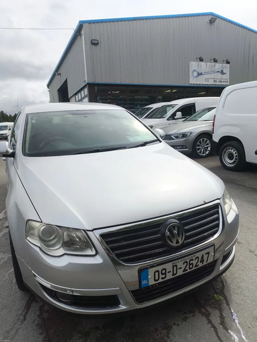Volkswagen Passat 2009 - Image 2