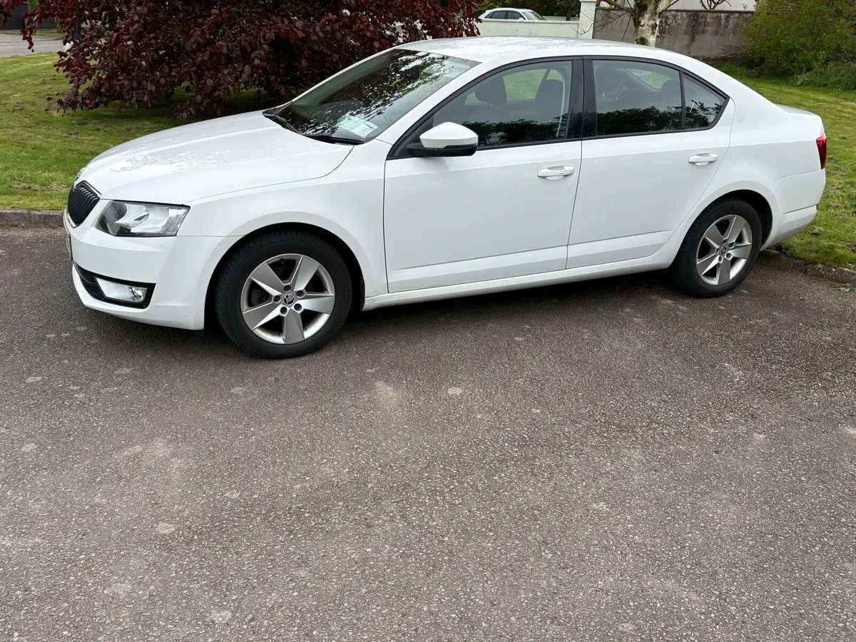 Skoda Octavia 1.6 TDI DSG (2016) - Image 3