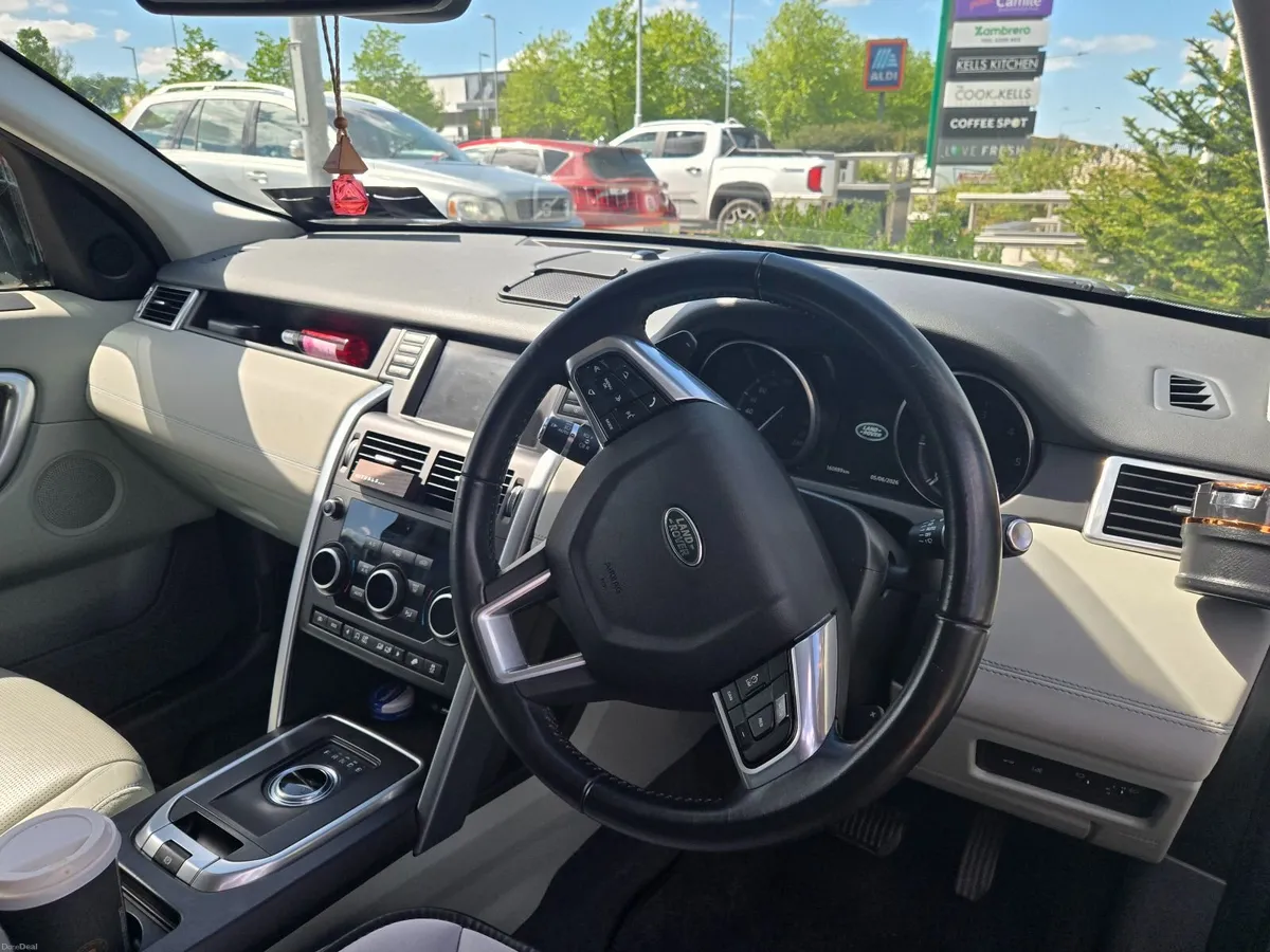Land Rover Discovery Sport 2017 - Image 2