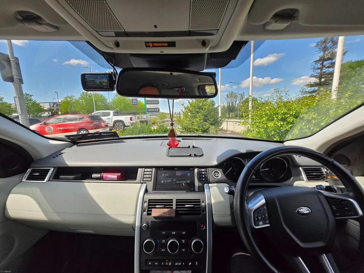 Land Rover Discovery Sport 2017 - Image 4