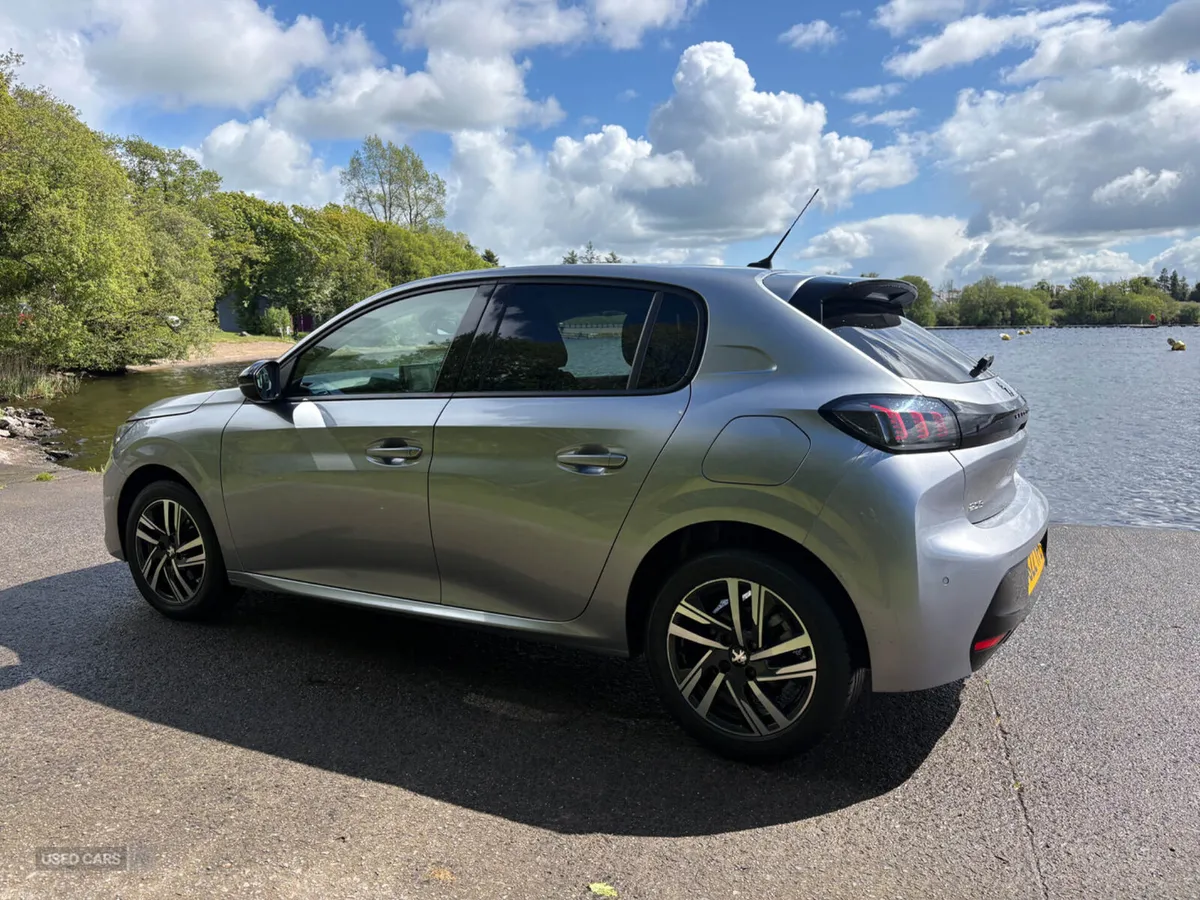 Peugeot 208 DIESEL HATCHBACK - Image 4