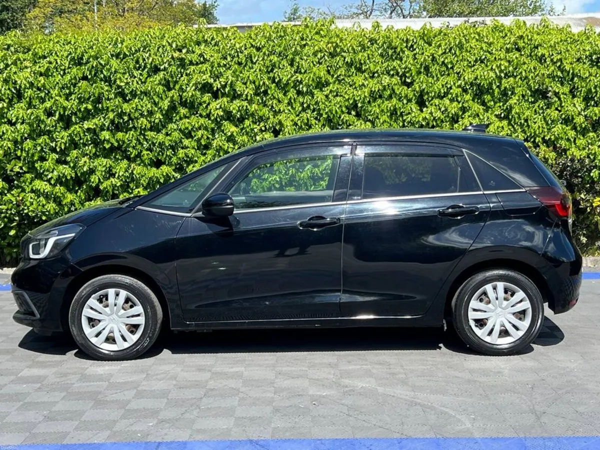 Honda Fit 1.5 HYBRID AUTO // REVERSE CAMERA // AIR - Image 3