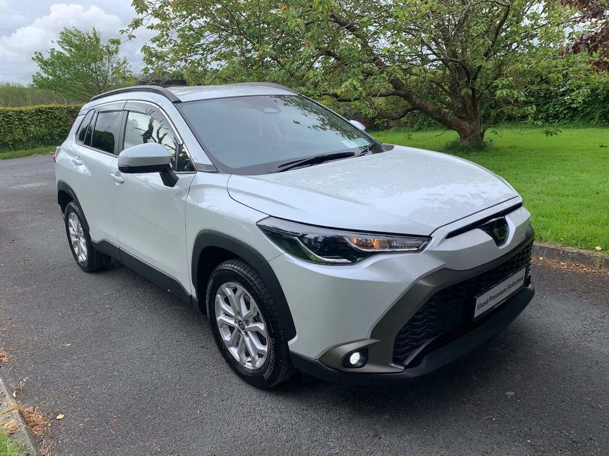 241 Toyota Corolla Cross HYBRID - Image 3