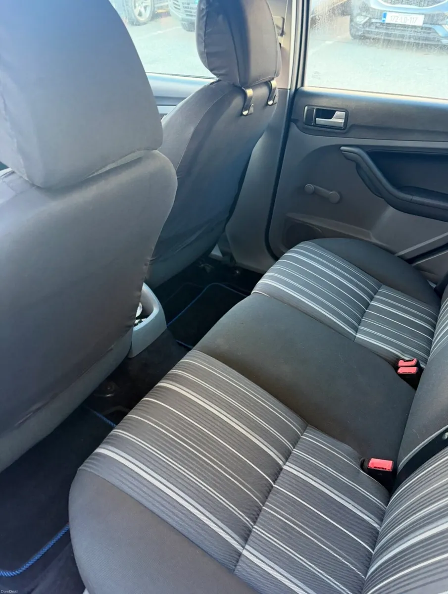 2010 ford focus - Image 2
