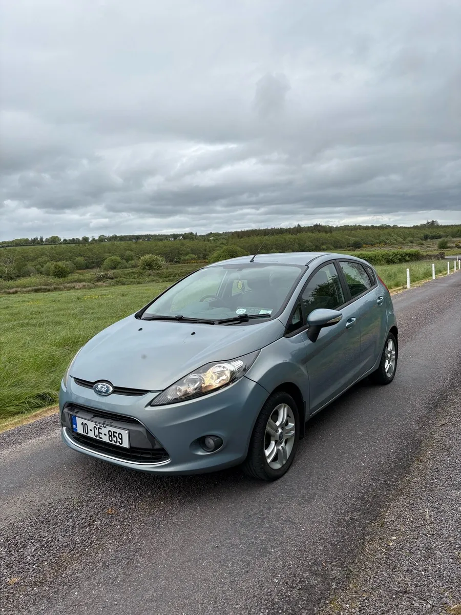 Ford fiesta 2010 !!!low mileage!!! - Image 1