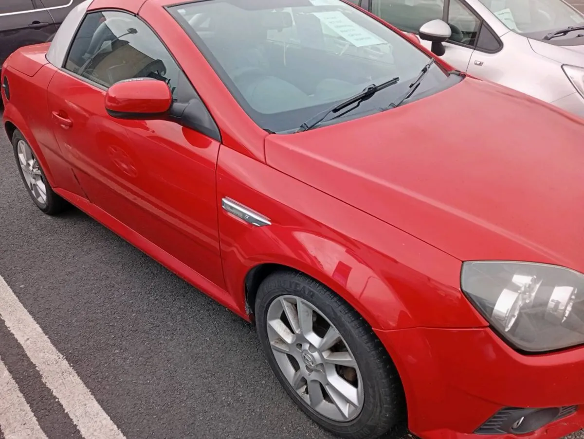 Opel tigra 1.4 petrol convertible. - Image 3