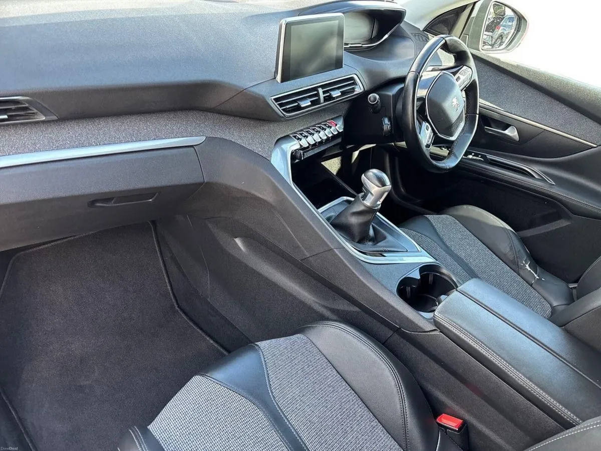 Peugeot 5008 1.5 BlueHDi 130bhp Allure - Image 2
