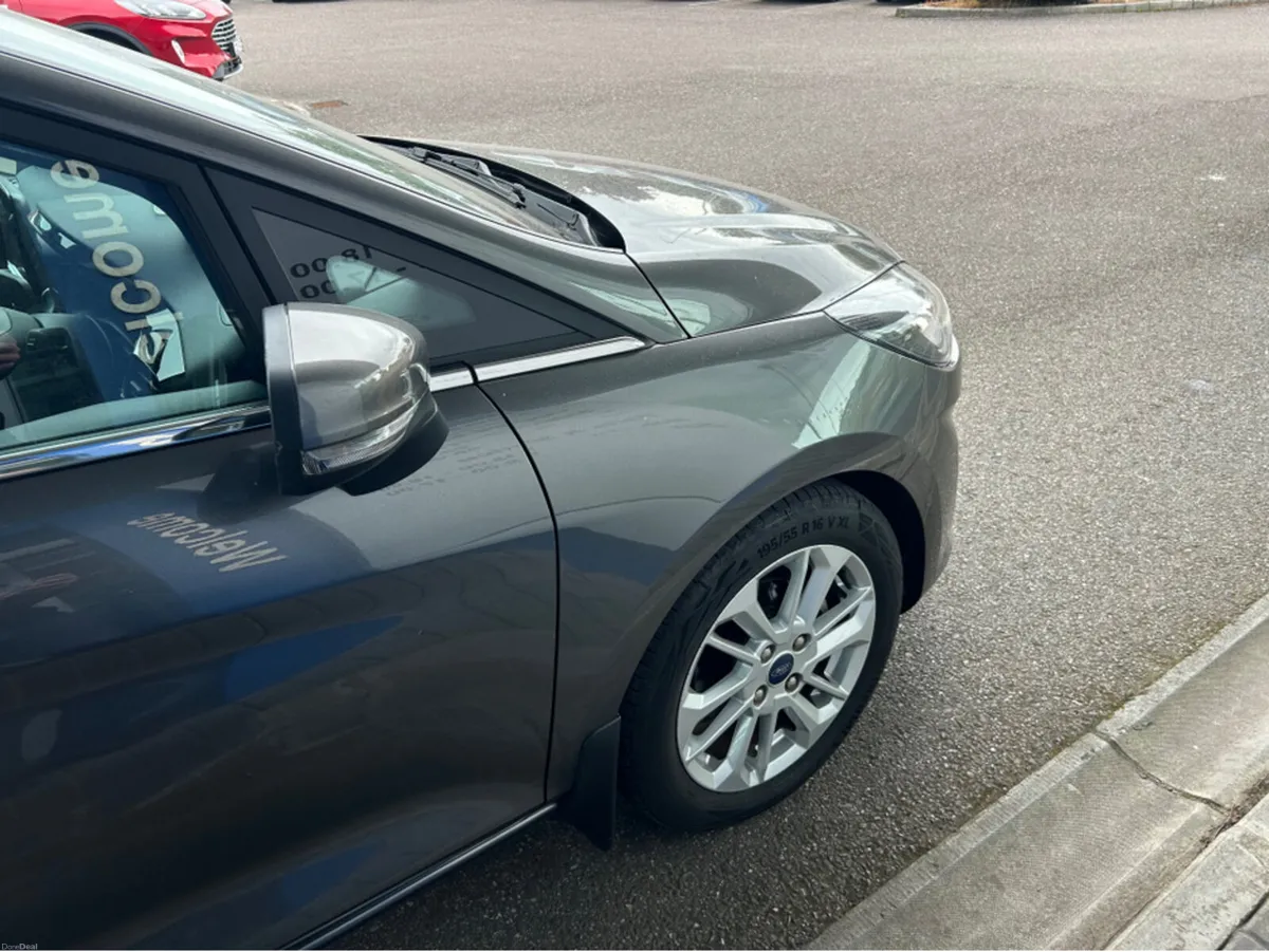 Ford Fiesta TITANIUM 1.0T 125 MHEV - Image 6