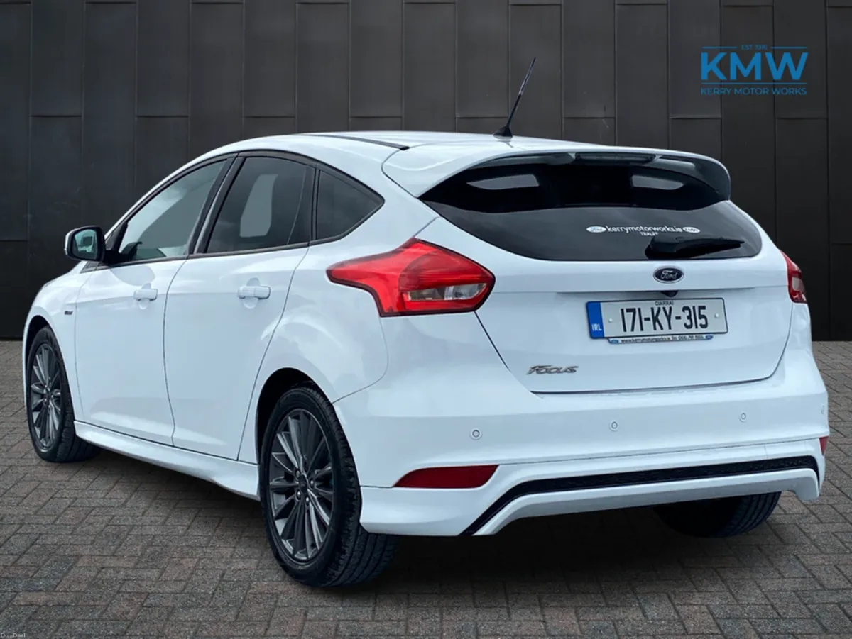 Ford Focus ST-LINE 1.5 TD 120PS..Camera/ One Owner - Image 4