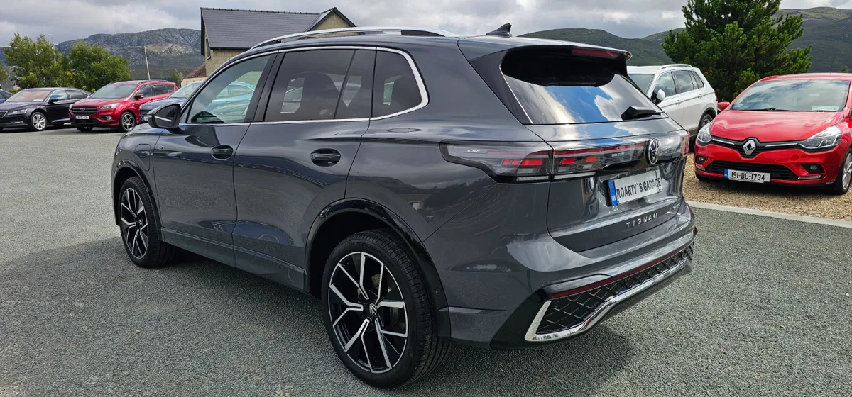 Volkswagen Tiguan R-Line PHEV 2025 Plug in Hybrid - Image 4