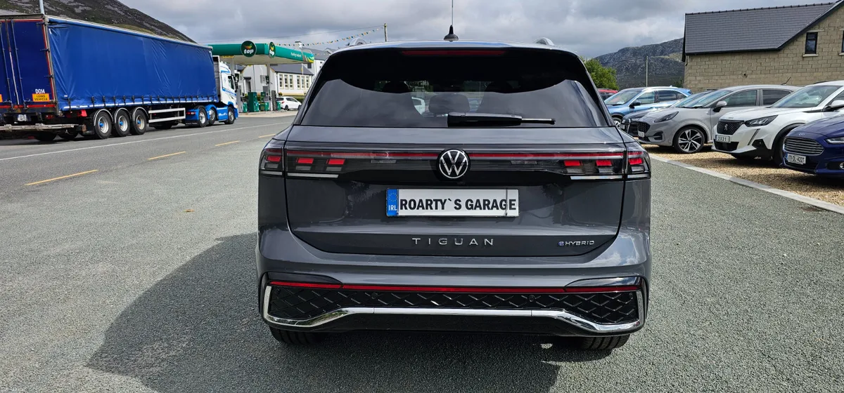 Volkswagen Tiguan R-Line PHEV 2025 Plug in Hybrid - Image 5