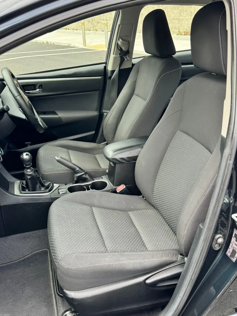 Toyota Corolla 2014 - Image 2